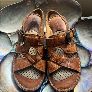 Born women’s brown leather fisherman sandals